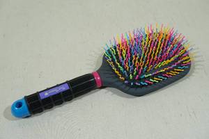 lot 42 image: Professionals Choice Tail Tamer Brush