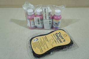 lot 45 image: Professionals Choice Pony Paint with Horse Groomer Scrubber