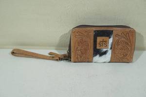 lot 49 image: STS Ranchwear Womens Western Style Full Grain Leather Bifold Wallet