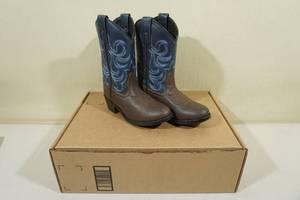 lot 81 image: Smoky Mountain Boots -Kids Size 13, BlueBrown