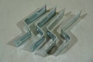 lot 130 image: 4 Zinc Open Bar Holder