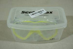 lot 147 image: Scubamax Professional Diving Mask -YellowClear