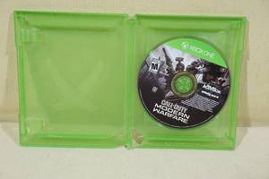 lot 153 image: Call of Duty Modern Warfare Xbox One Game