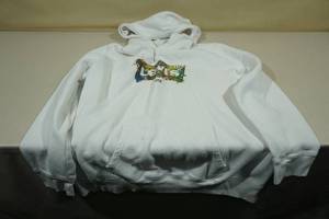 lot 157 image: White Levis XXL Sweatshirt