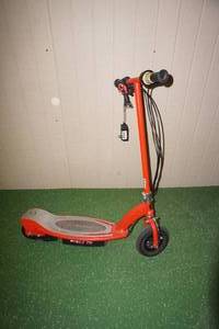lot 165 image: Razor Electric Scooter