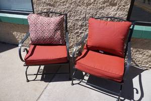 lot 166 image: 2 Patio Chairs with Cushions and Throw Pillows