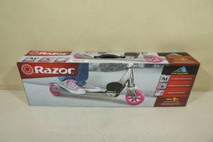 lot 169 image: Razor Kick Scooter