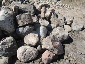 lot 150 image: Fieldstone Bucket Full