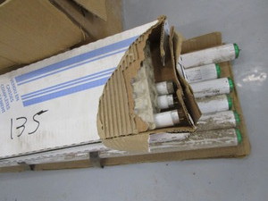 lot 135 image: Light Bulbs - 4ft
