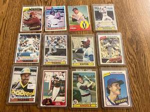 lot 18 image: Baseball Cards