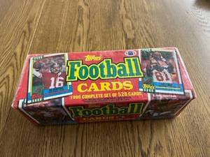 lot 125 image: 1990 Topps Football Factory Sealed Set
