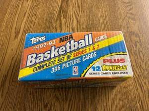 lot 126 image: 1993 Topps Basketball Factory Sealed Set