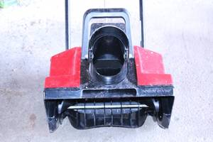 lot 60 image: Electric Snow Blower