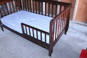 lot 65 image: Toddler Bed