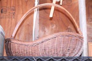 lot 69 image: Planters, Baskets & Yard Ornaments