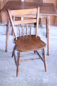 lot 77 image: Maple Desk & Chair