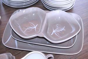 lot 10 image: Mid Century Modern Winfield China Set