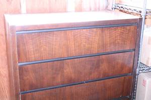 lot 149 image: Mid Century Modern Chest of Drawers