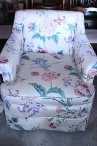 lot 49 image: Henredon Armchairs