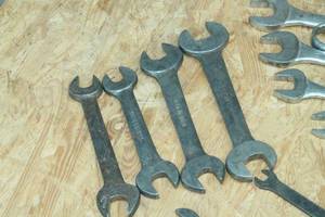 lot 138 image: Wrenches