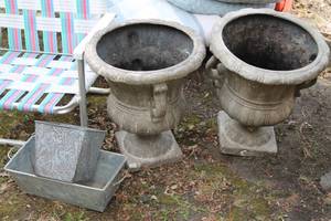 lot 119 image: Outdoor Furniture & Decor
