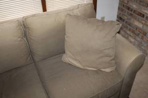 lot 16 image: Contemporary Sleeper Sofa