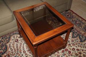 lot 17 image: Sheraton End Table
