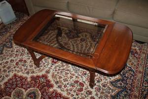 lot 19 image: Sheraton Coffee Table