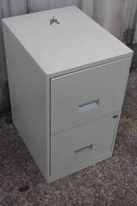 lot 132 image: 2-drawer Filing Cabinet