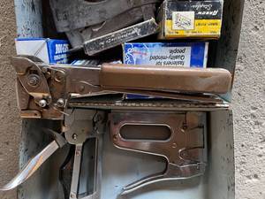 lot 141 image: Contractors Stapling Tools