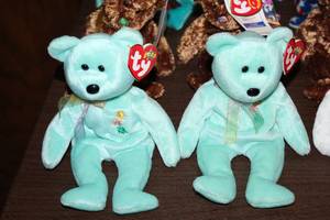 lot 154 image: Beanie Baby Bears