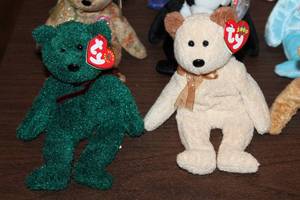 lot 156 image: Beanie Baby Bears
