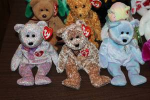 lot 157 image: Beanie Baby Bears