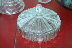 lot 162 image: Glass Serveware & Decor