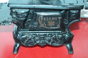 lot 173 image: Crescent Mini Cast Iron Stove