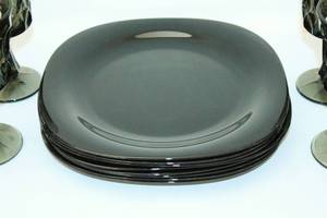 lot 104 image: Mid Century Smoked Goblets & Black Plates