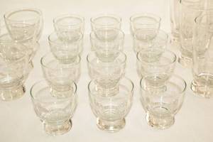 lot 107 image: Mid Century Glassware set