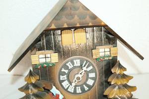 lot 90 image: Vintage Black Forest Style Cuckoo Clock