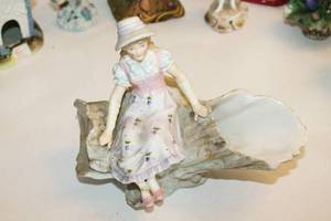 lot 4 image: Antique Figurines