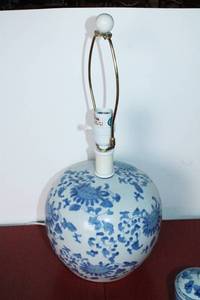 lot 166 image: Blue & White Porcelain Decor