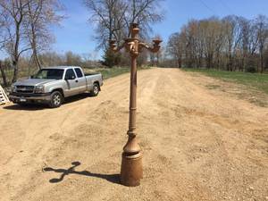 lot 2 image: Vintage Cast Aluminum Outdoor Column Light Fixture