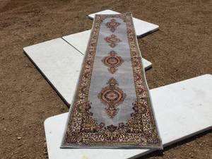 lot 9 image: Contemporary Al Risala Rug 39 x 13ft Made in Turkey