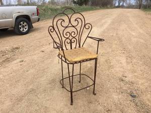 lot 10 image: Wrought Iron Patio Chair