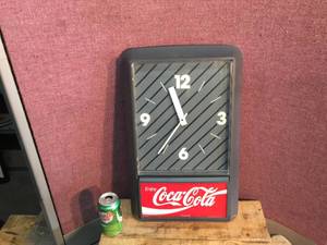 lot 22 image: Vintage Coca Cola Clock