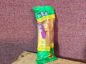lot 37 image: Vintage PEZ C3PO Candy Dispenser - Unopened