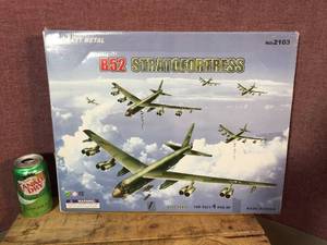 lot 54 image: B52 Stratofortress Die-Cast 6pc Set