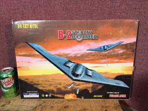 lot 56 image: B-2 Stealth Bomber Die-Cast 6pc Set