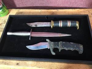 lot 69 image: 3 Knives