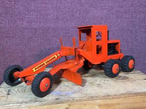 lot 71 image: Vintage MARXLUMAR Power Grader