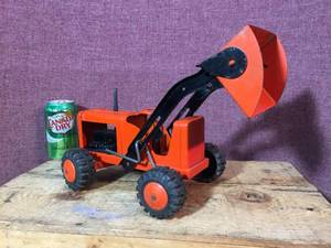 lot 72 image: Vintage MARXLUMAR Front Loader
